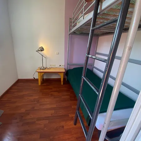 Maisonnette Dans Village Canape Convertible , 1 Lit Et Mezzanine ,draps En Cassen